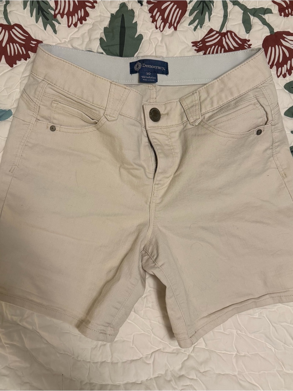 Cream colored shorts size 10